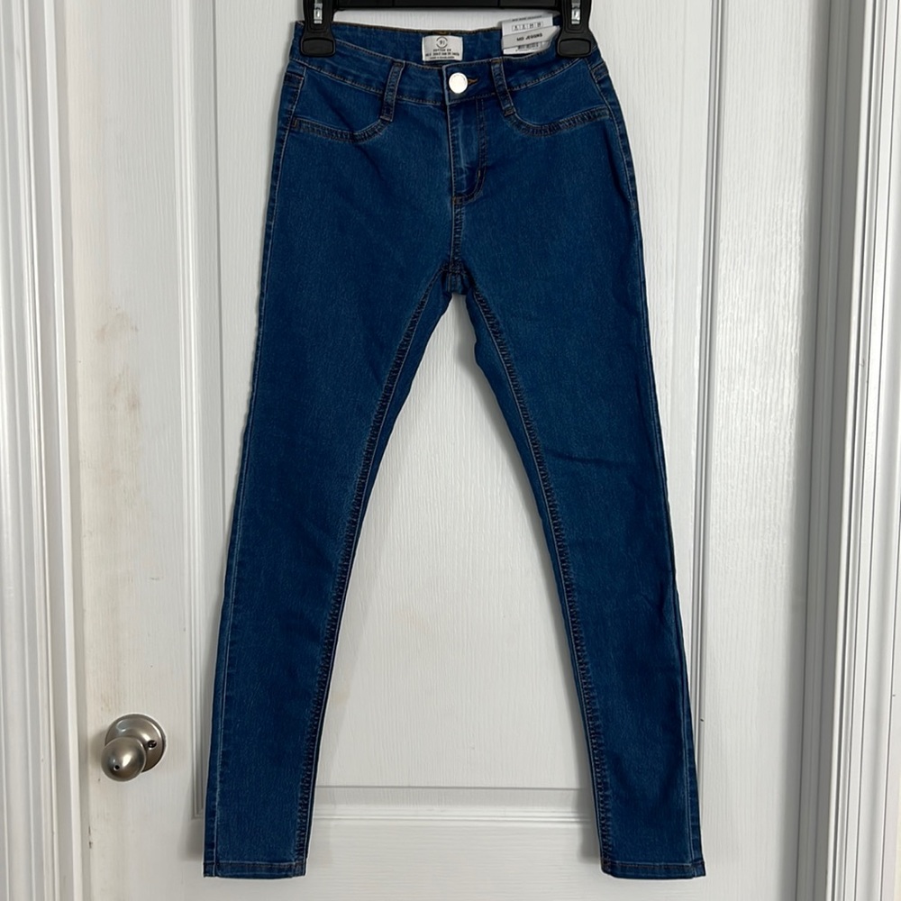 Cotton on Mid Jegging. New with unattached tags. Never worn. Did not fit.